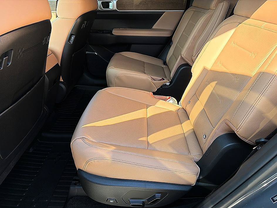 New 2027 Ecotronic Gray Hyundai Limited AWD image 7