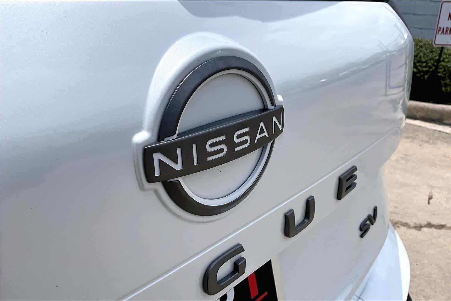 Used 2024 Everest White Pearl Nissan SV image 30