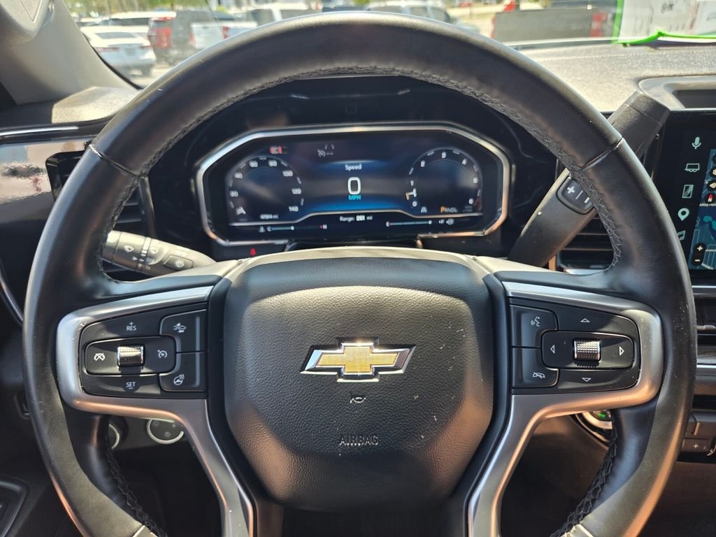 Used 2025 White Chevrolet LT image 26