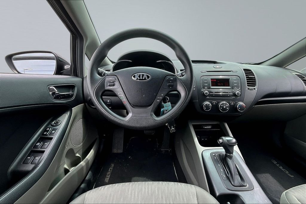 Used 2015 Black Kia LX image 8