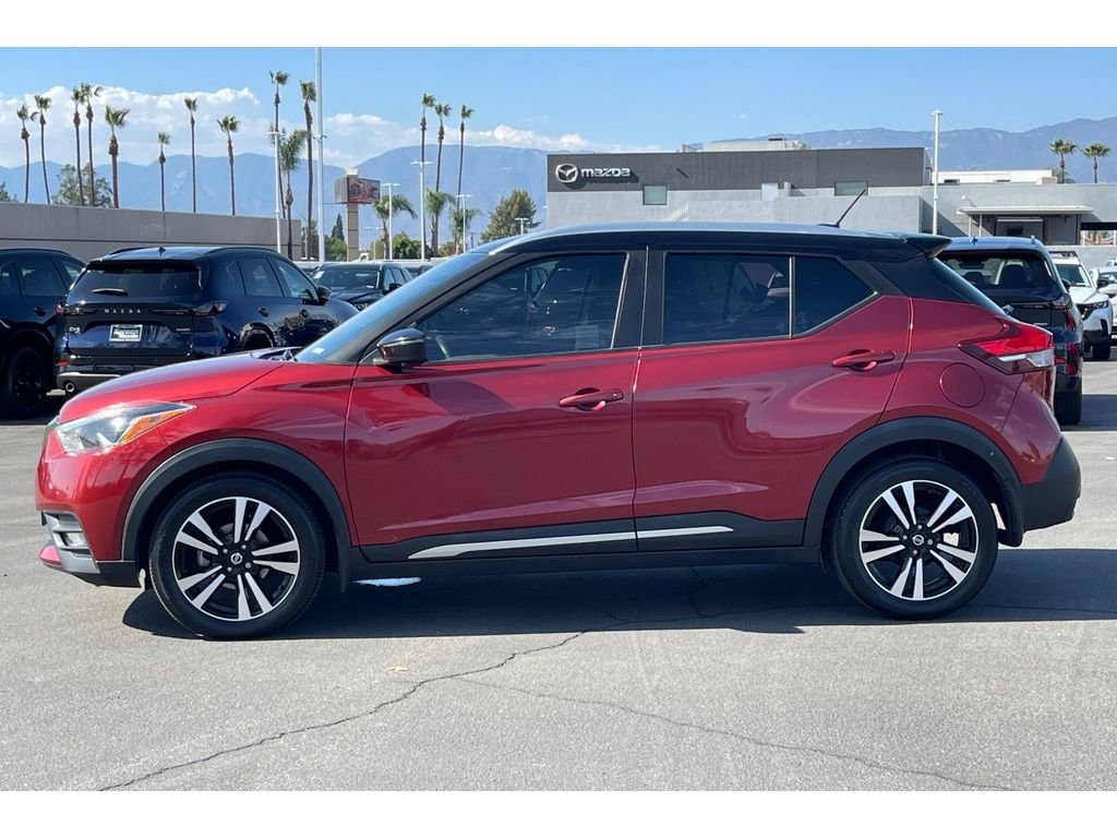 Used 2018 Cayenne Red/Super Black Nissan SR image 3