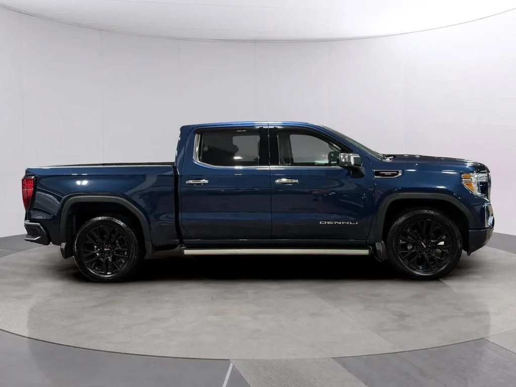 Used 2022 Pacific Blue Metallic GMC Denali image 2