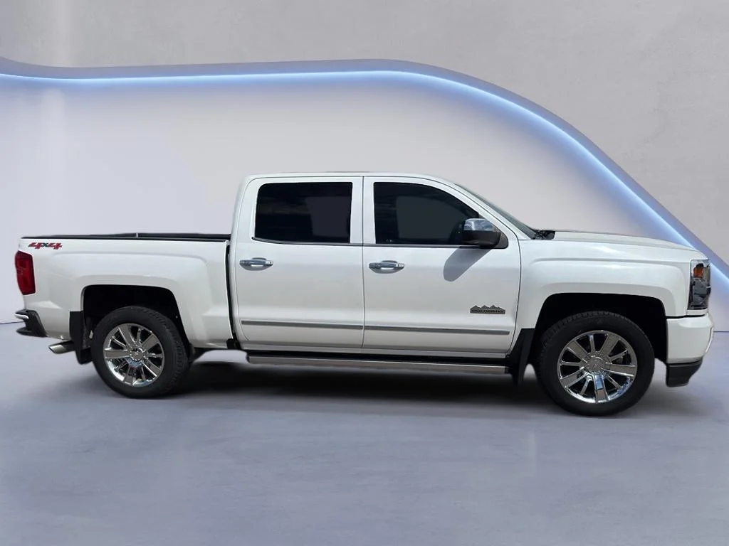 Used 2017 Iridescent Pearl Tricoat Chevrolet High Country image 5