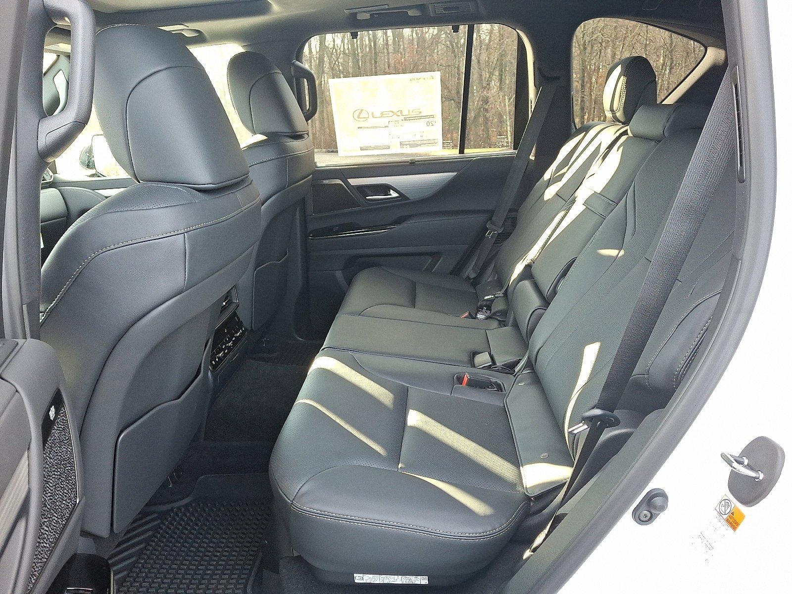 2025 Lexus LX 700h F-Sport - Photo 6