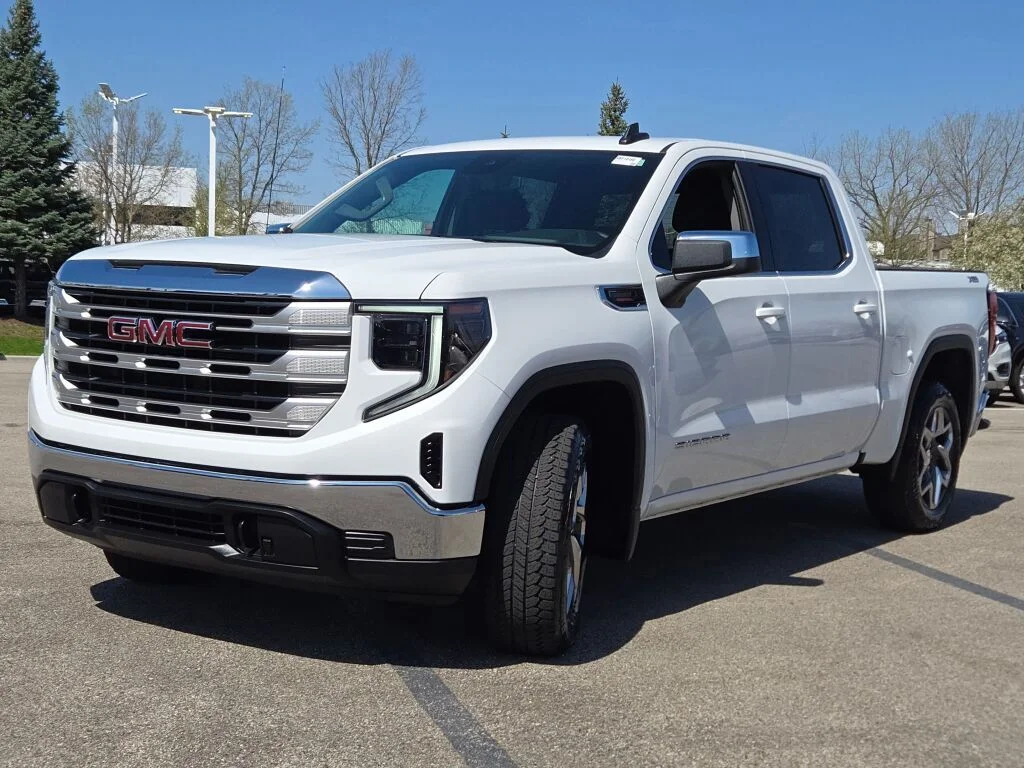 Used 2023 White GMC SLE image 7