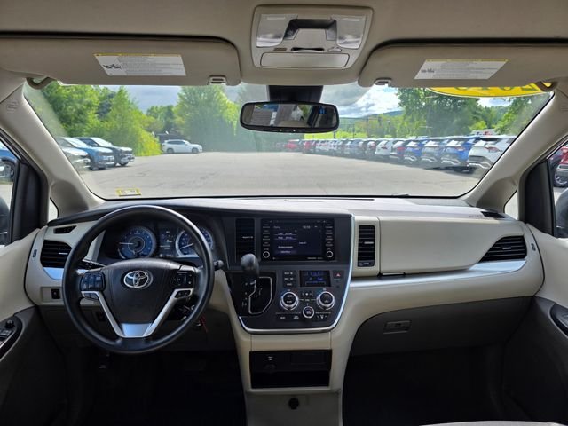 Used 2018 Walnut Toyota LE image 19