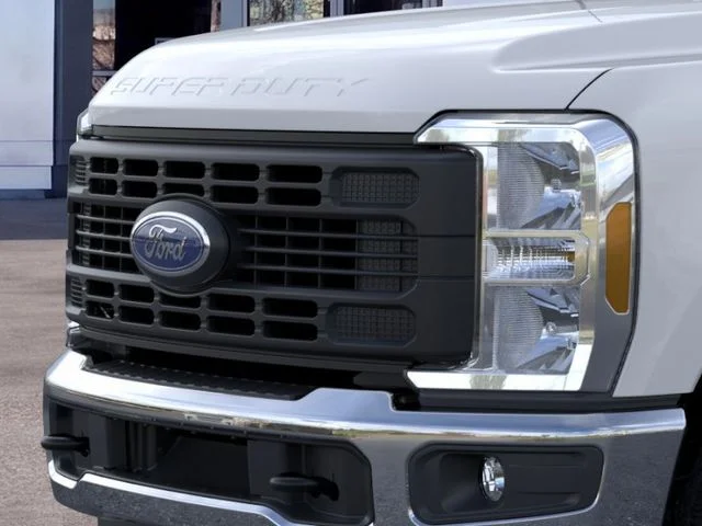 New 2026 Oxford White Ford XL image 17