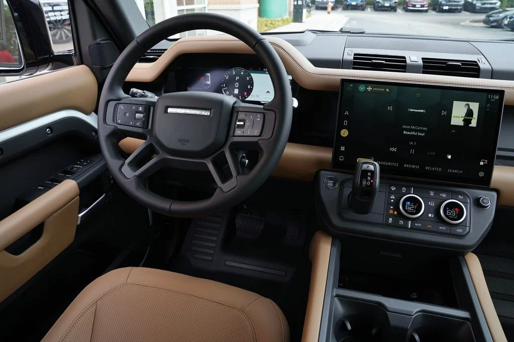 New 2026 Fuji White Land Rover X-Dynamic SE image 15