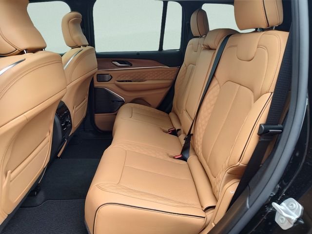 New 2026 Diamond Black Crystal Pearl-Coat Exterior Paint Jeep Summit image 27