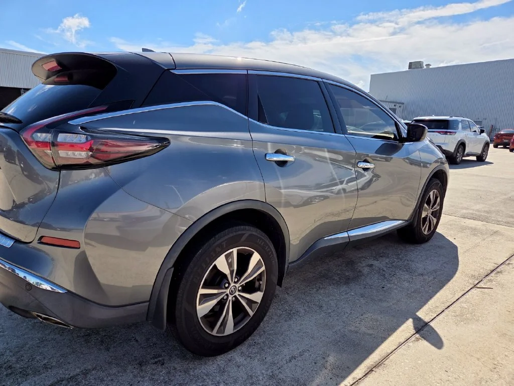 Used 2021 Gray Nissan S image 4