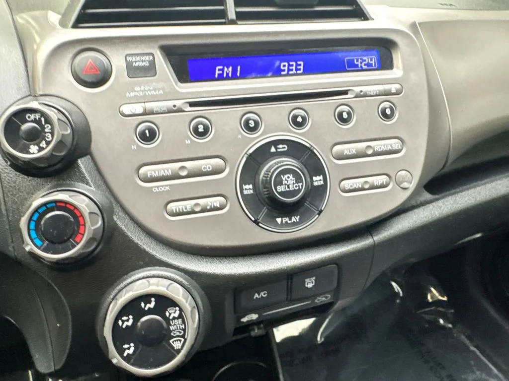 Used 2011  Honda Base image 60