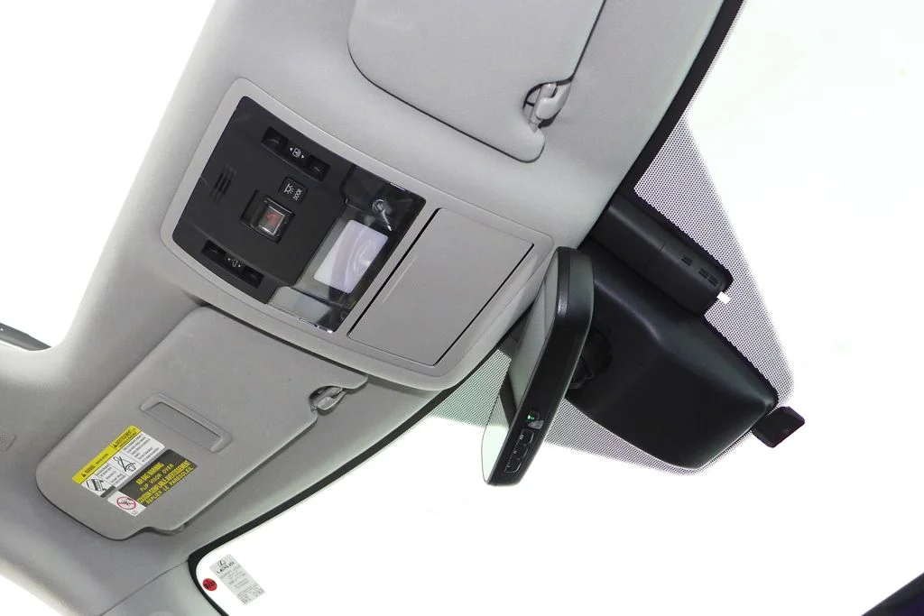 Used 2020 White Lexus 450h image 17