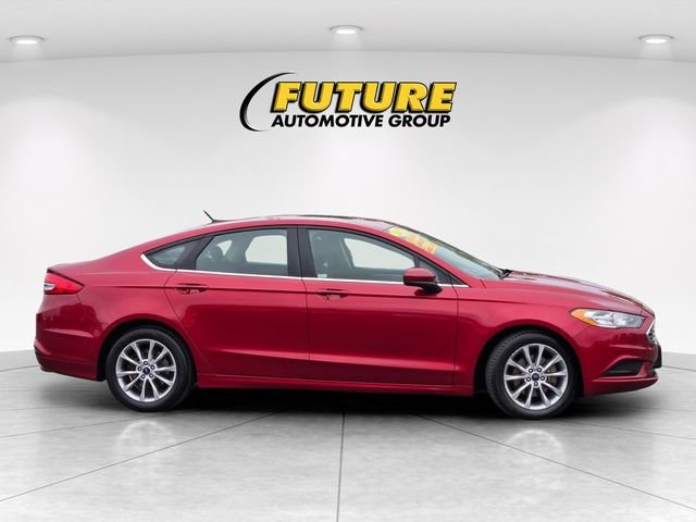 Used 2017 Red Ford SE image 3