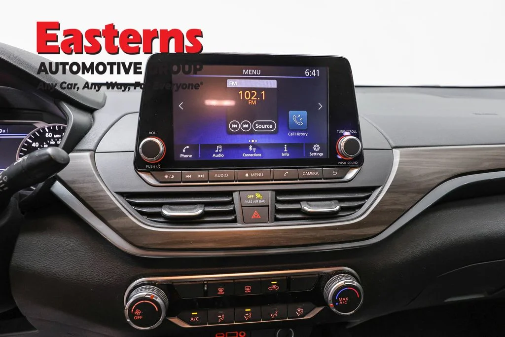 Used 2024 Black Nissan 2.5 SV image 12