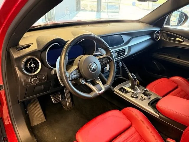 Used 2024 Alfa Rosso Alfa Romeo Veloce image 15
