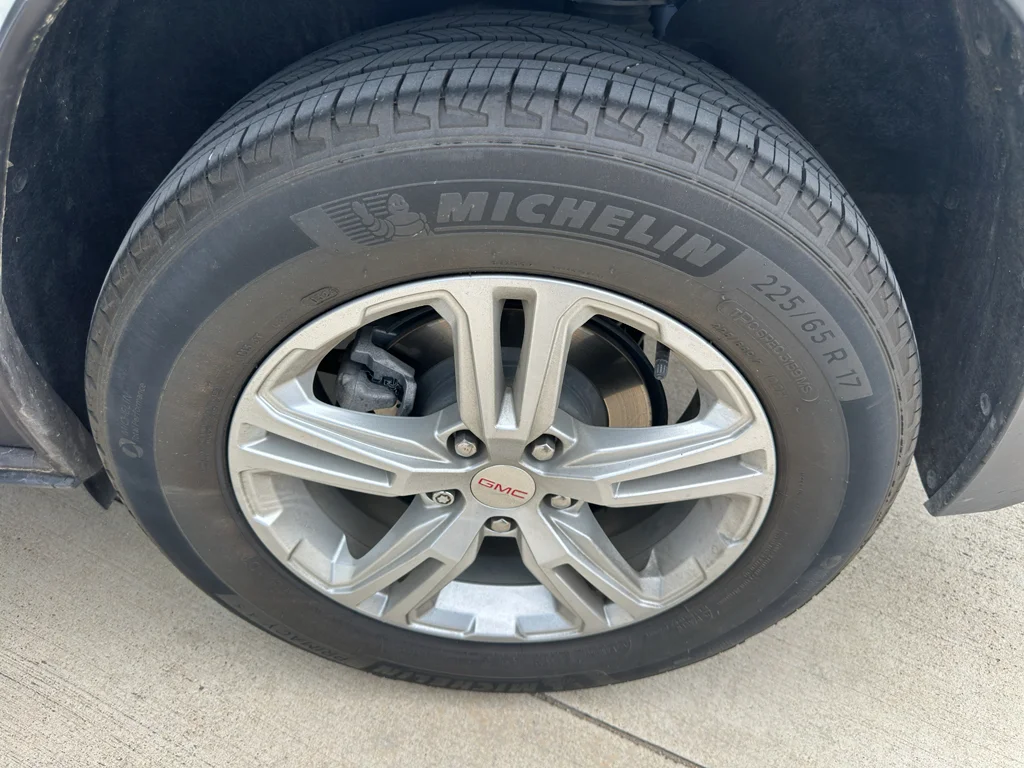 Used 2022 Summit White GMC SLE image 24