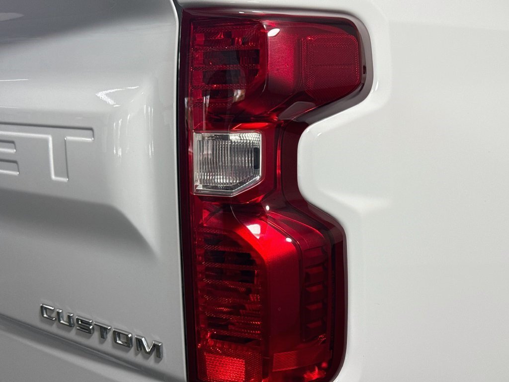Used 2022 Summit White Chevrolet Custom image 28