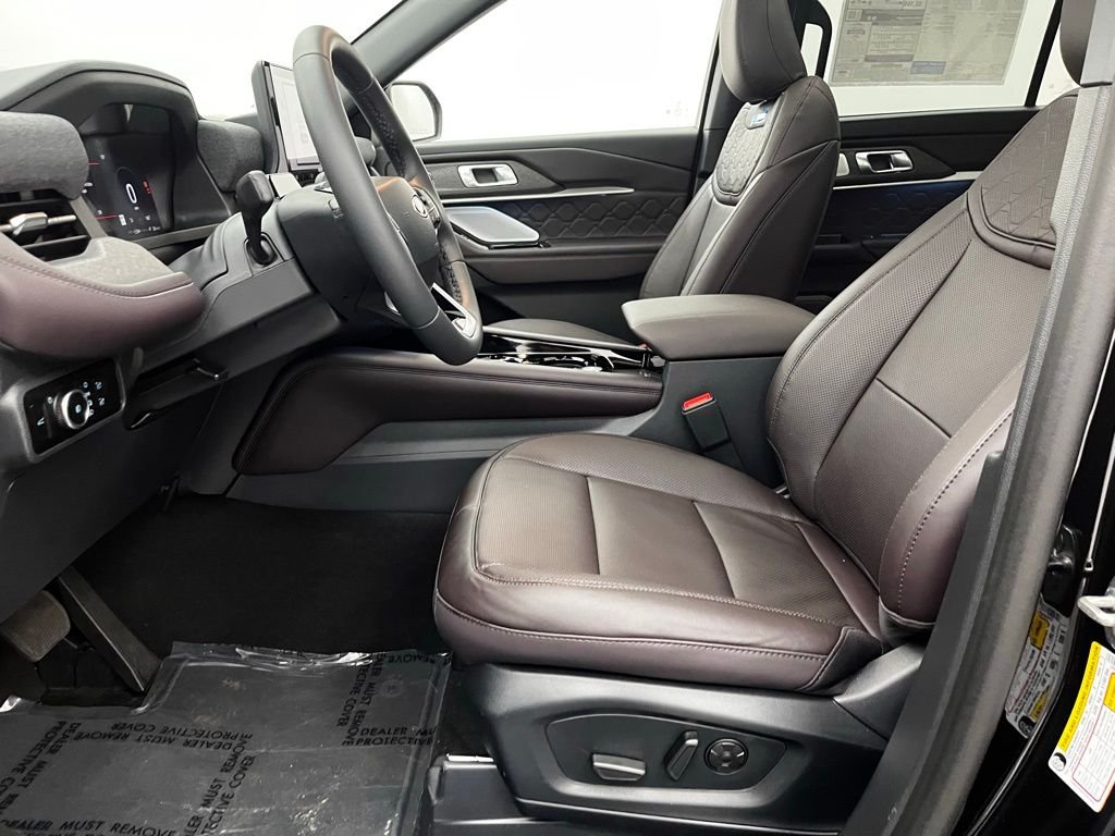 New 2026 Black Ford Platinum image 22