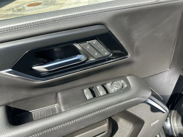2025 GMC Yukon XL Denali - Photo 17