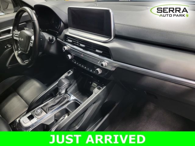 Used 2022 Black Kia S image 16