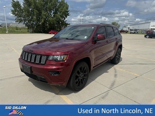 Used 2018 Velvet Red Pearlcoat Jeep Altitude image 1