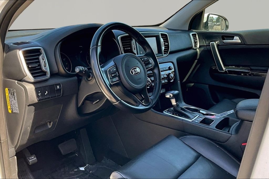 Used 2018 White Kia EX image 18