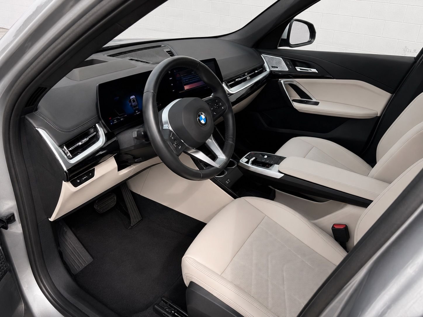 Used 2024 Space Silver Metallic BMW xDrive28i image 2