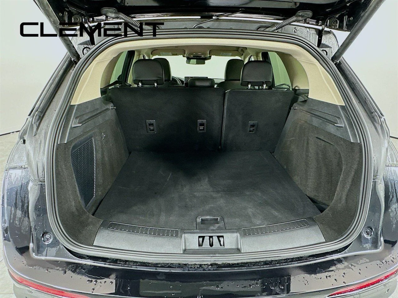 Used 2025 Black Metallic Lincoln Premiere image 11