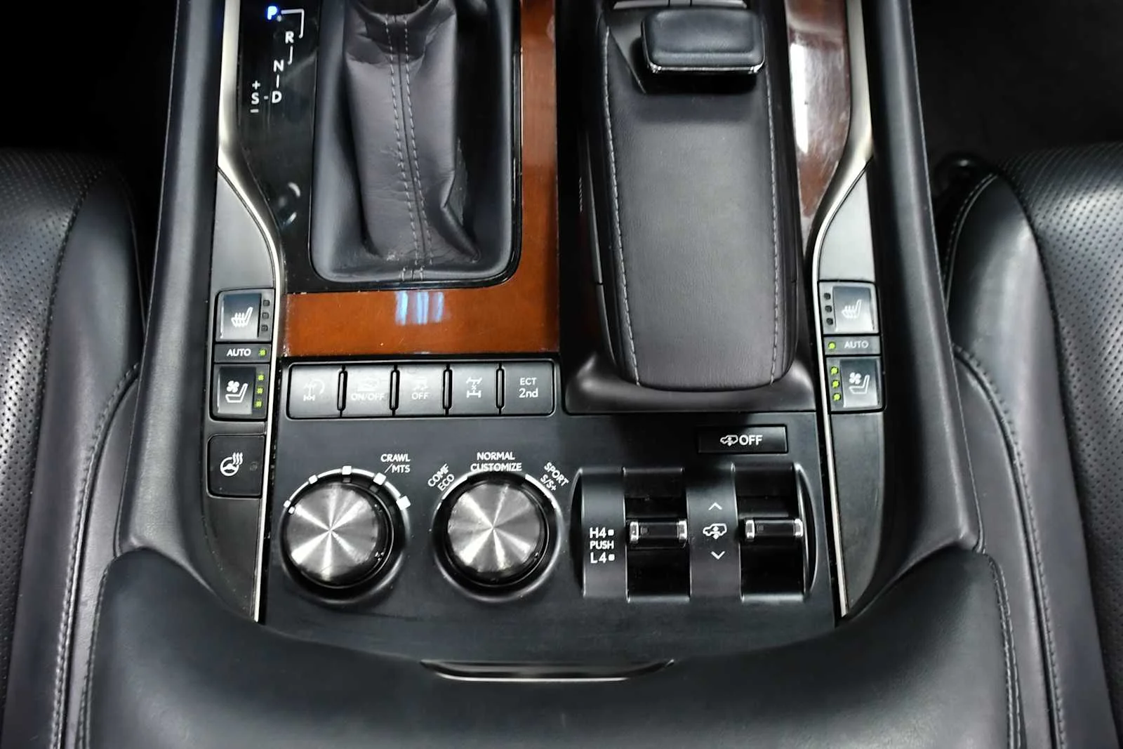 Used 2018 Atomic Silver Lexus  image 22