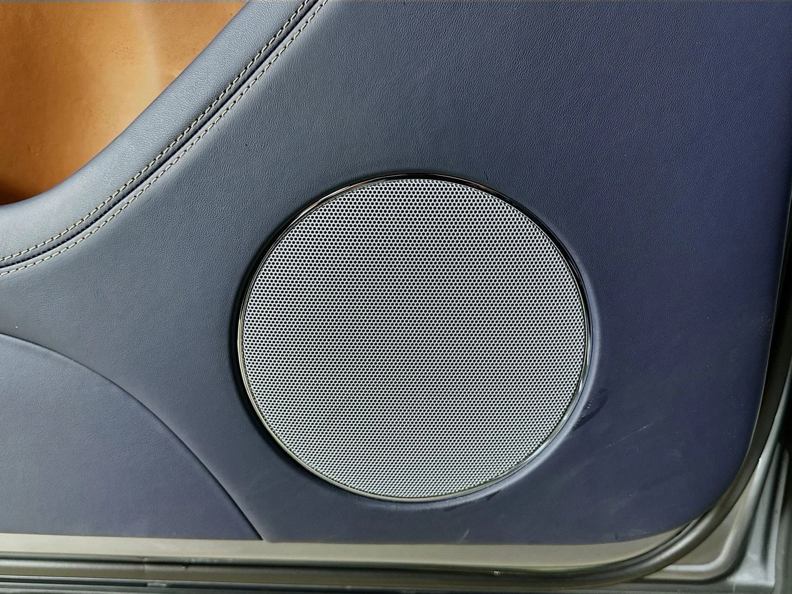 Used 2023 Silver Bentley  image 59