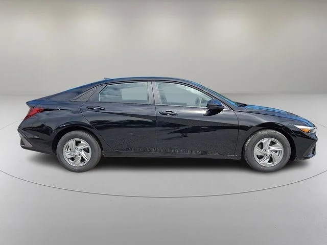 New 2026 Black Hyundai SE image 5