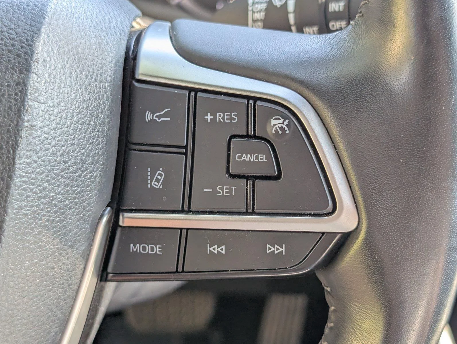 Used 2022 Ruby Flare Pearl Toyota XSE image 31