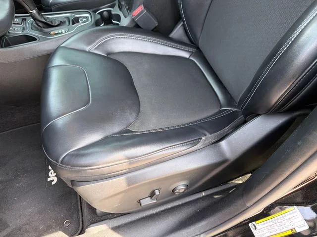Used 2019 Black Jeep Latitude Plus image 20