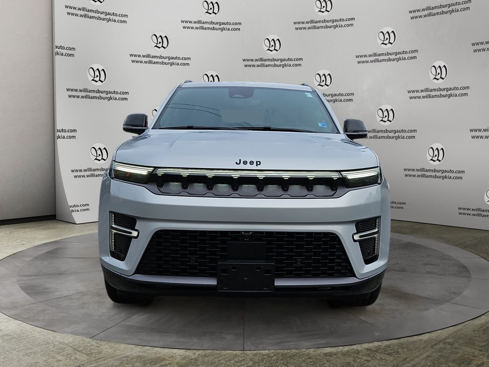 New 2026 Silver-Zynith Exterior Paint Jeep Limited Altitude image 8