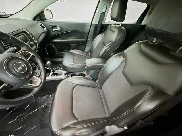 Used 2018 Jazz Blue Pearlcoat Jeep Latitude image 19