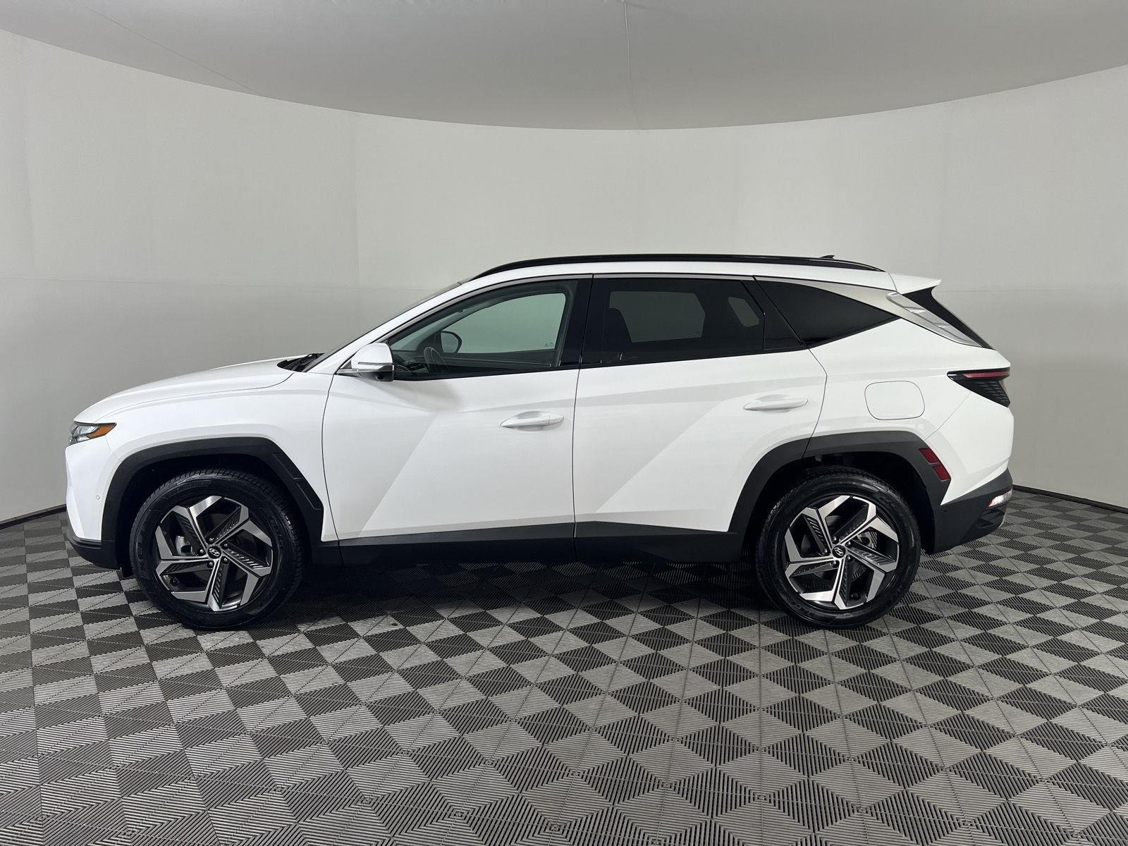 Used 2024 White Pearl Hyundai Limited image 33