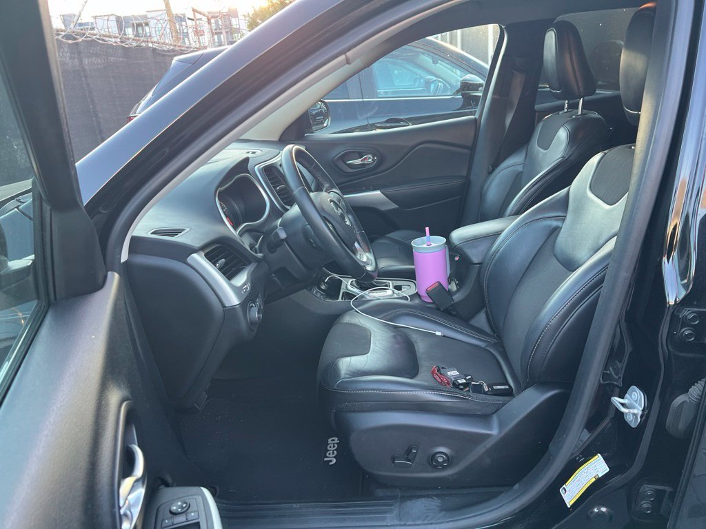 Used 2018 Black Jeep Latitude Plus image 3