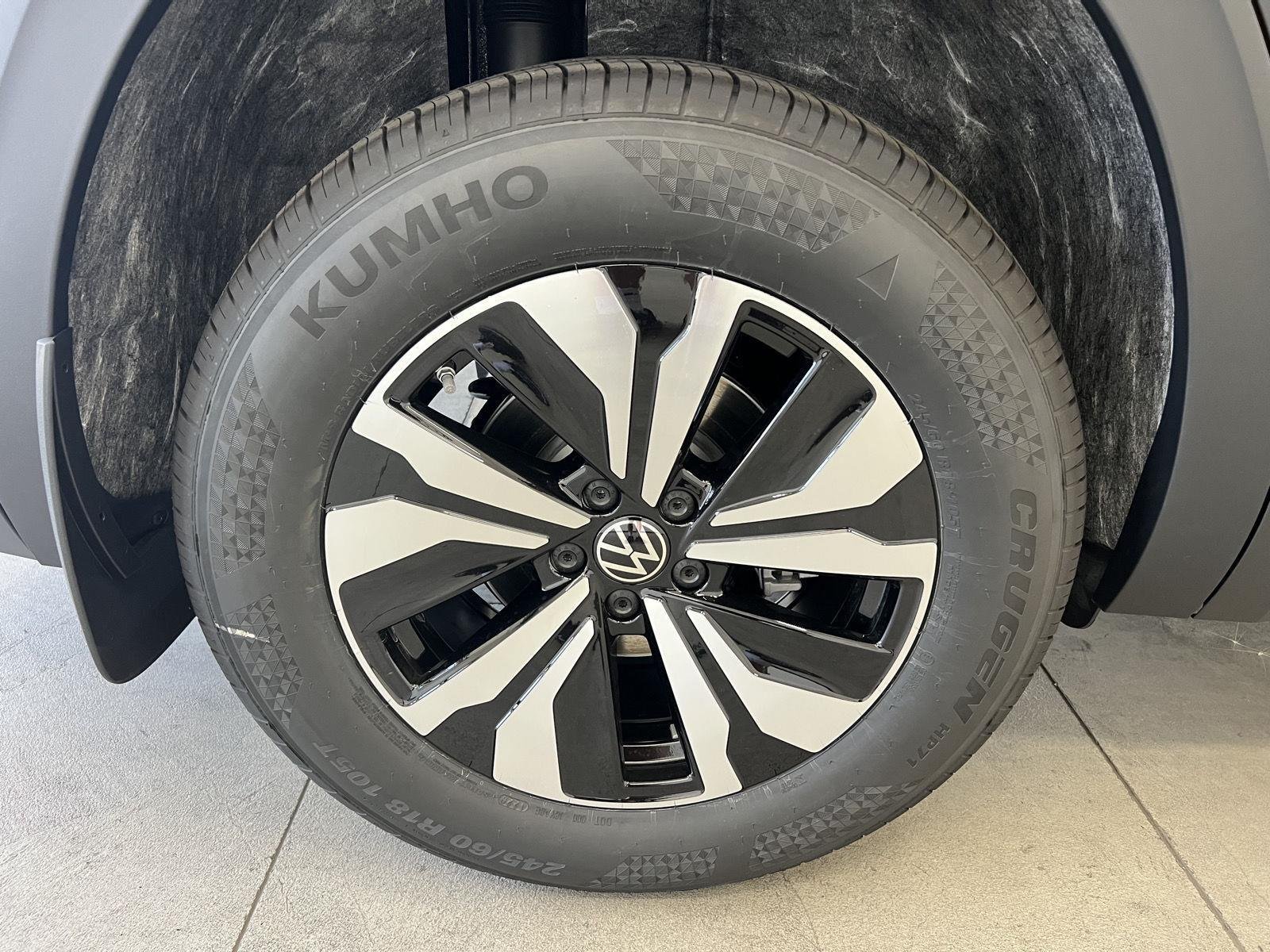 New 2026 Deep Black Pearl Volkswagen 2.0T SE image 9