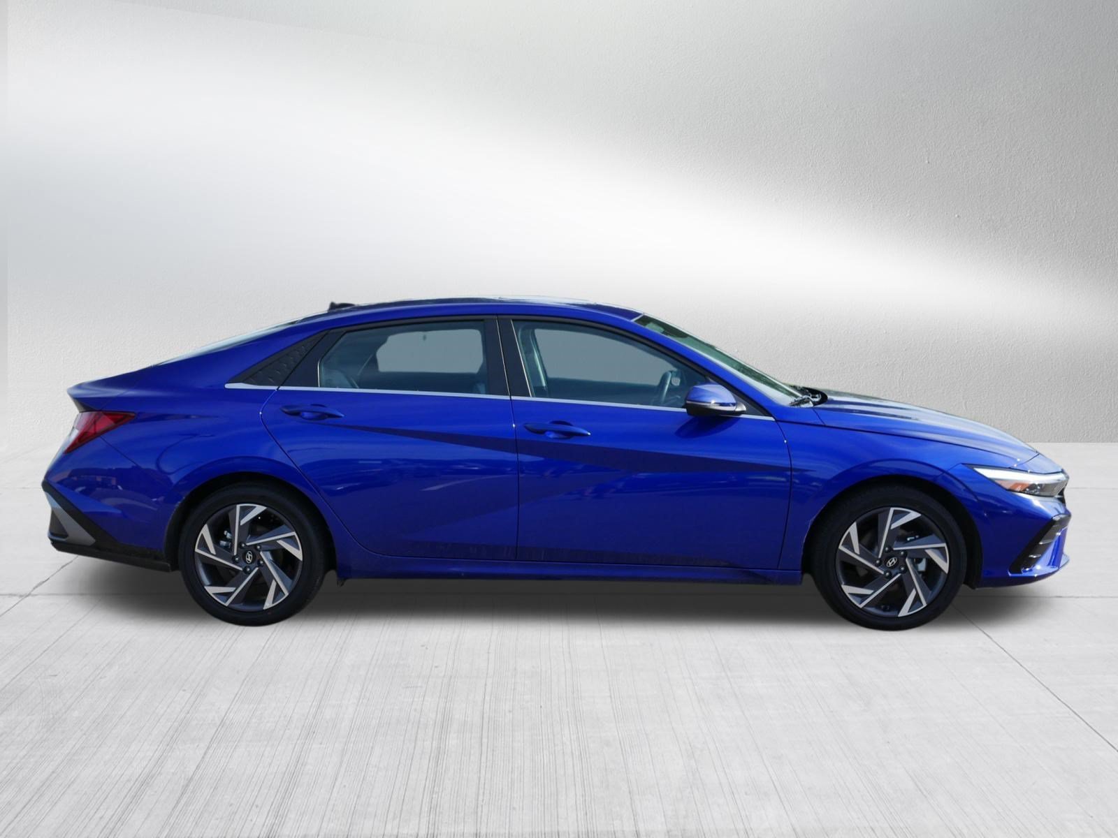 2026 Hyundai Elantra Limited - Photo 8