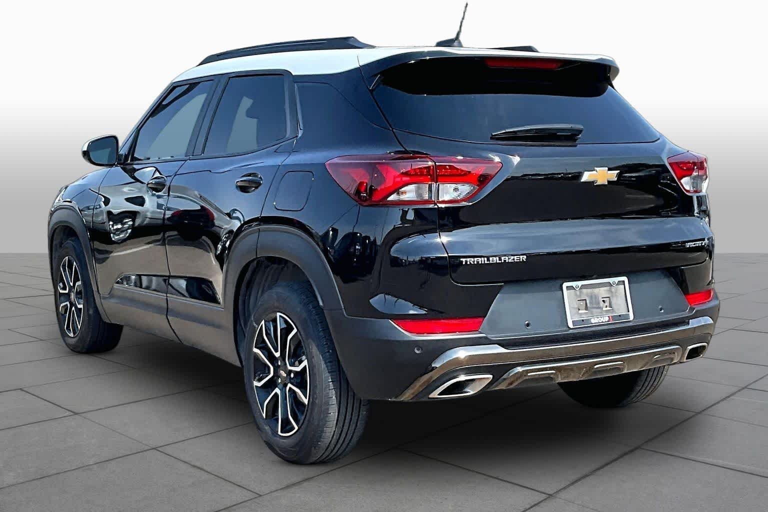 Used 2023 Mosaic Black Metallic Chevrolet ACTIV image 12