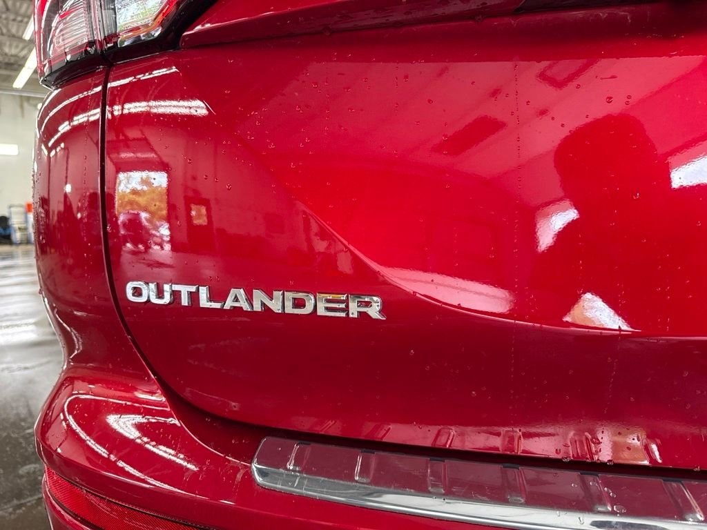 Used 2024 Red Mitsubishi  image 16