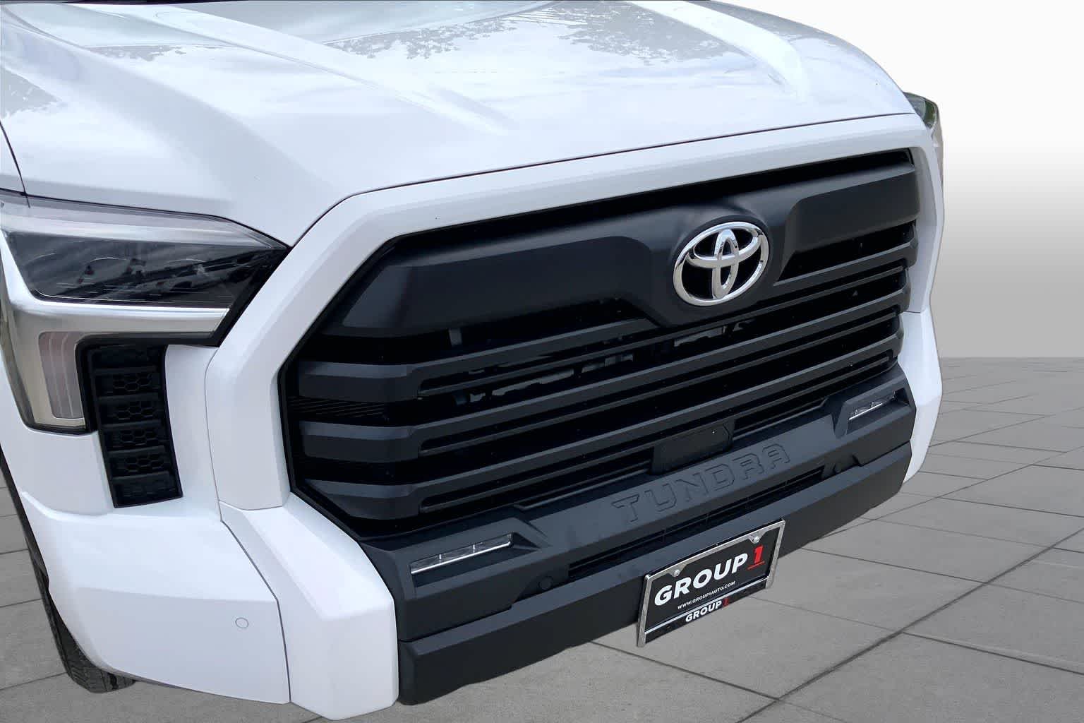 Used 2025 Ice Cap Toyota SR5 image 29
