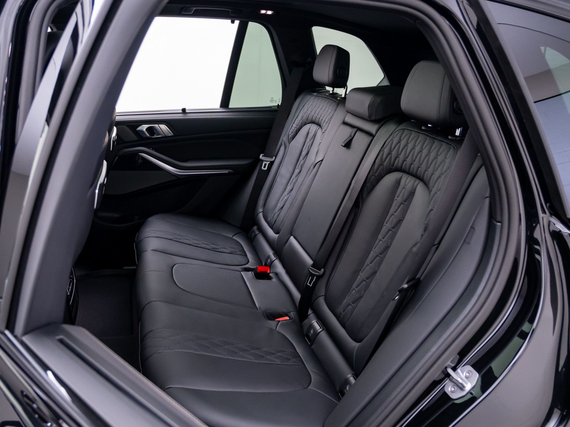 New 2026 Black Sapphire Metallic BMW xDrive40i image 18