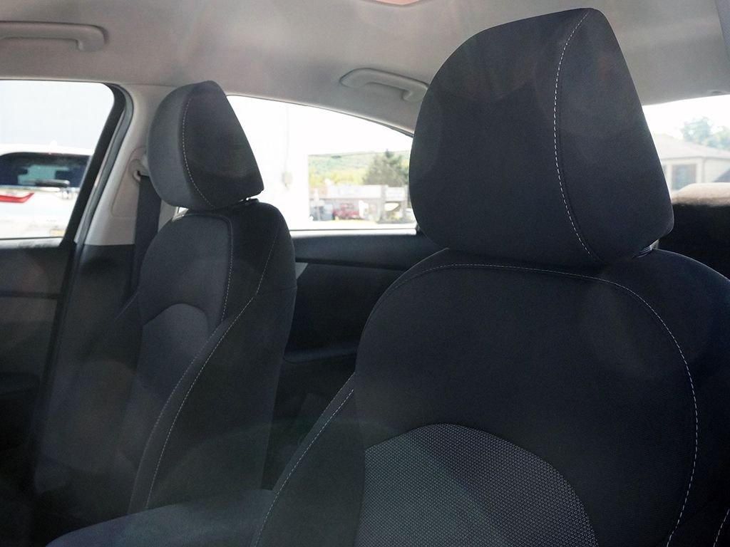 Used 2023 White Kia LXS image 23