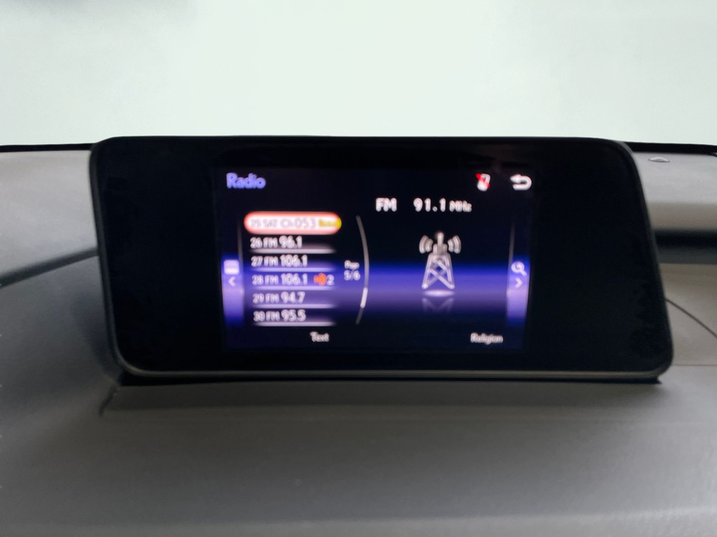 Used 2016 White Lexus 350 image 17