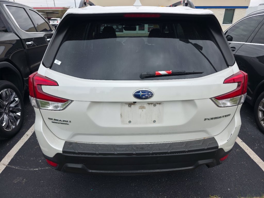 Used 2022 Crystal White Pearl Subaru Premium image 3