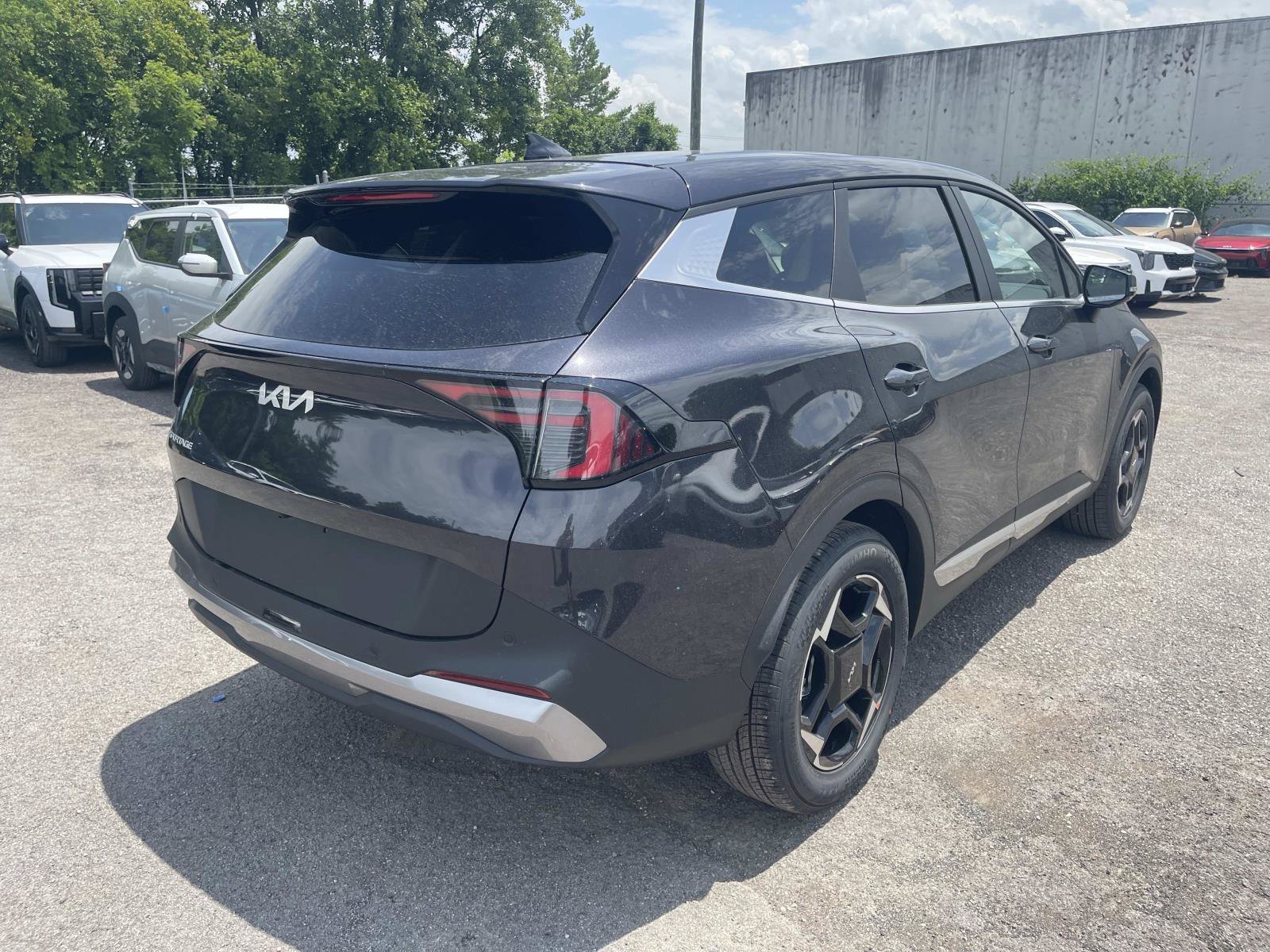 New 2026 Panthera Metal Gray Kia EX image 3
