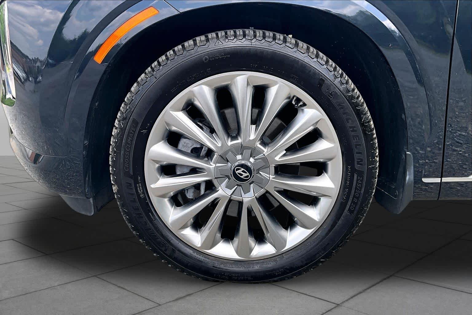 Used 2020 Moonlight Cloud Hyundai Limited image 11