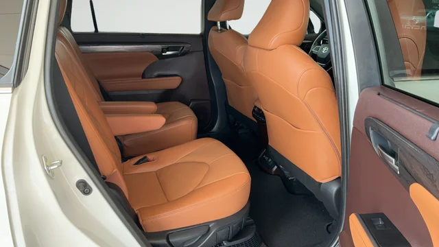 Used 2020 White Toyota Platinum image 22