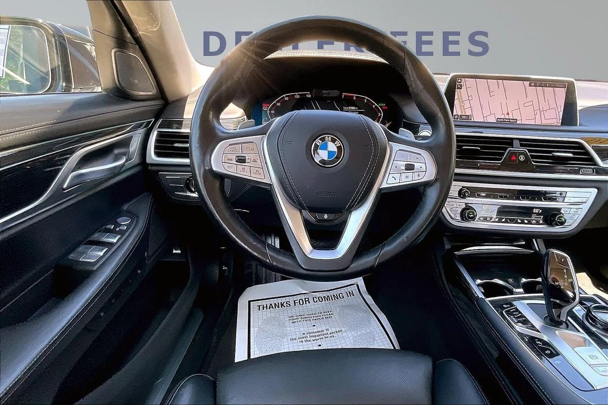 Used 2022  BMW i xDrive image 8